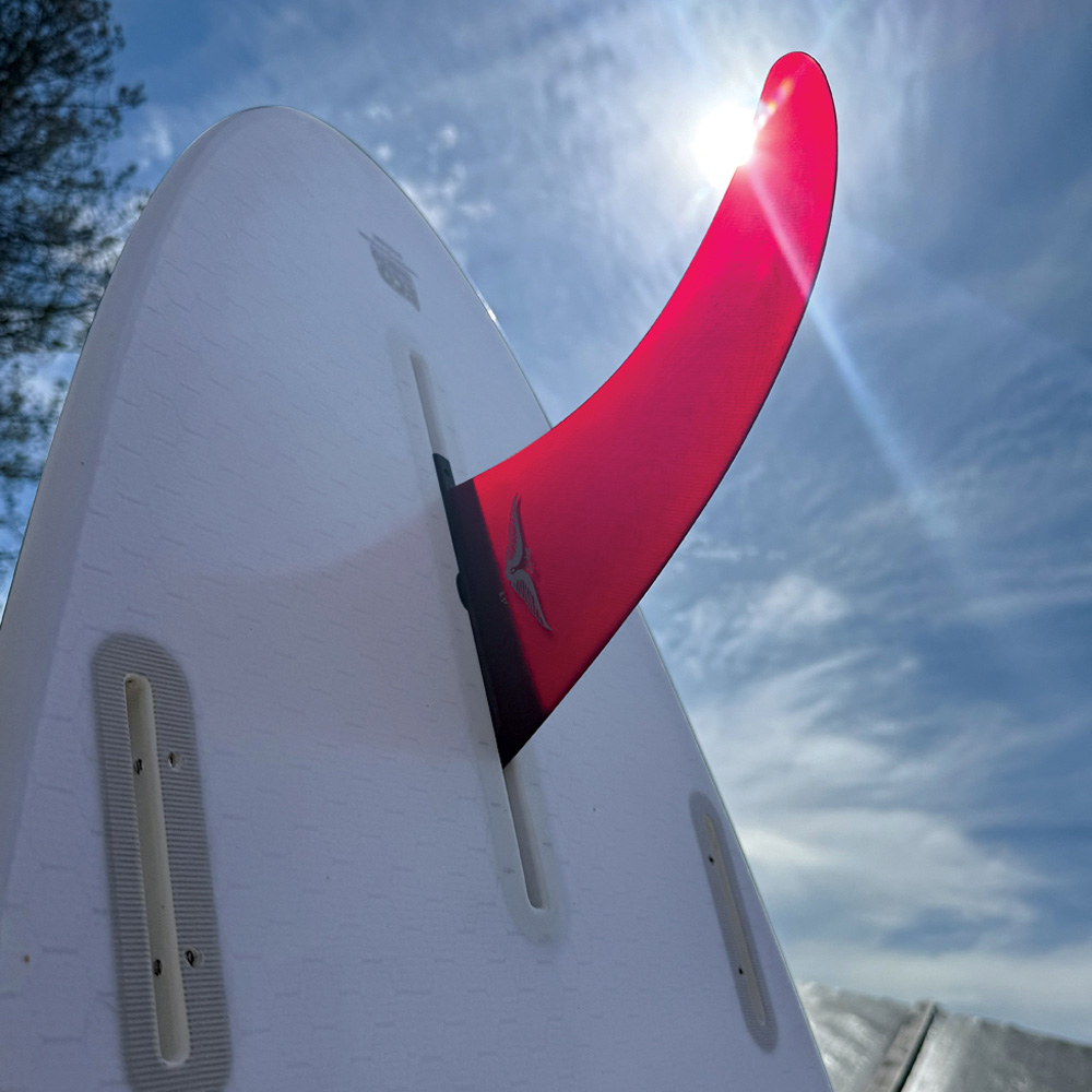 Single-fin-in-finbox-sunlit-image