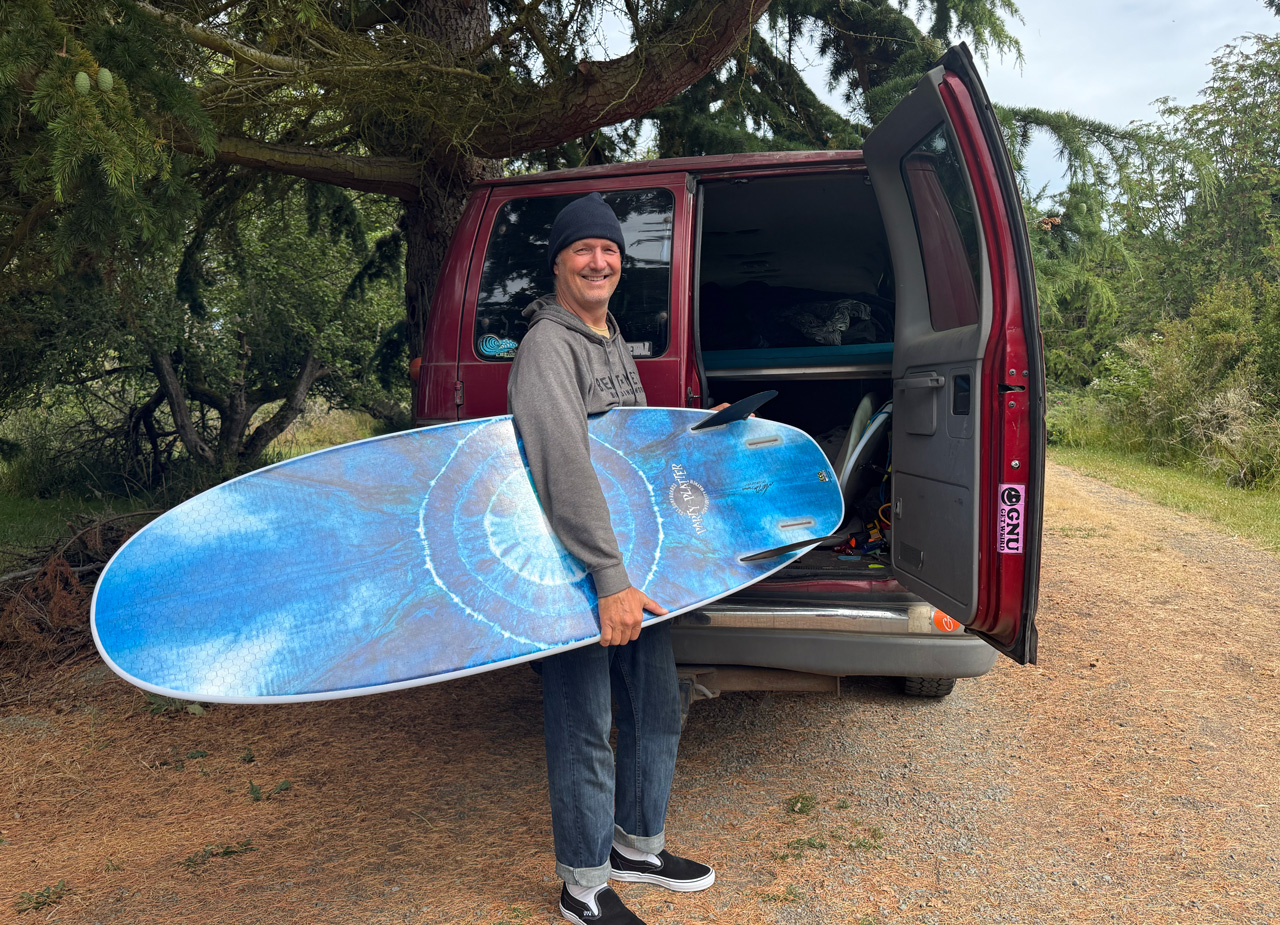Pete and his platter…wide tails love fins on the rails…keels or quads for this party!